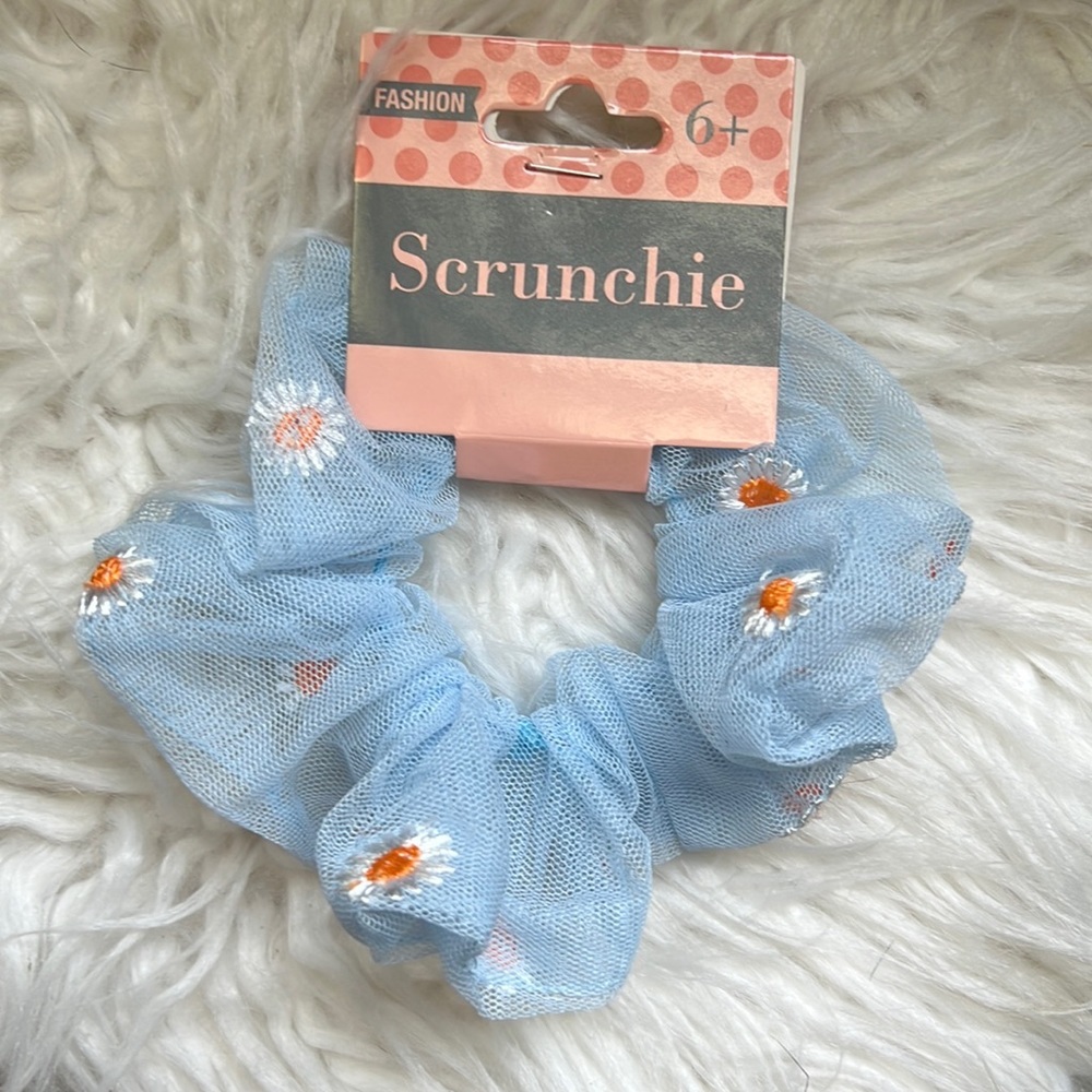 🏷️ Boutique Daisy Hair Scrunchie NWT